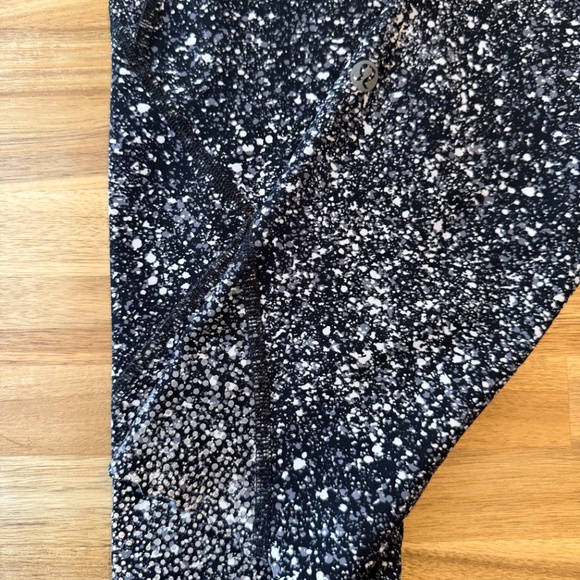 Lululemon scalloped bottom leggings - Picture 3 of 6